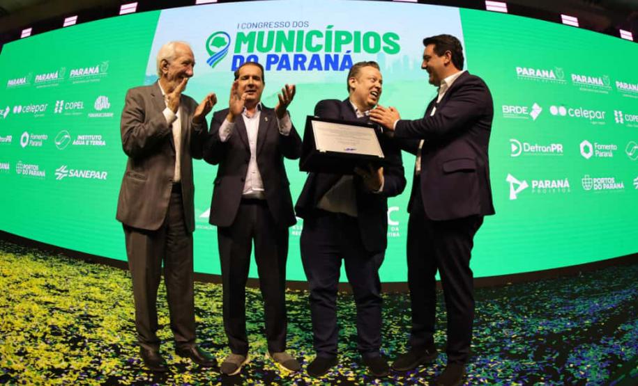 Ratinho Junior anuncia R$ 2 bilhões em recape asfáltico para cidades com até 100 mil habitantes