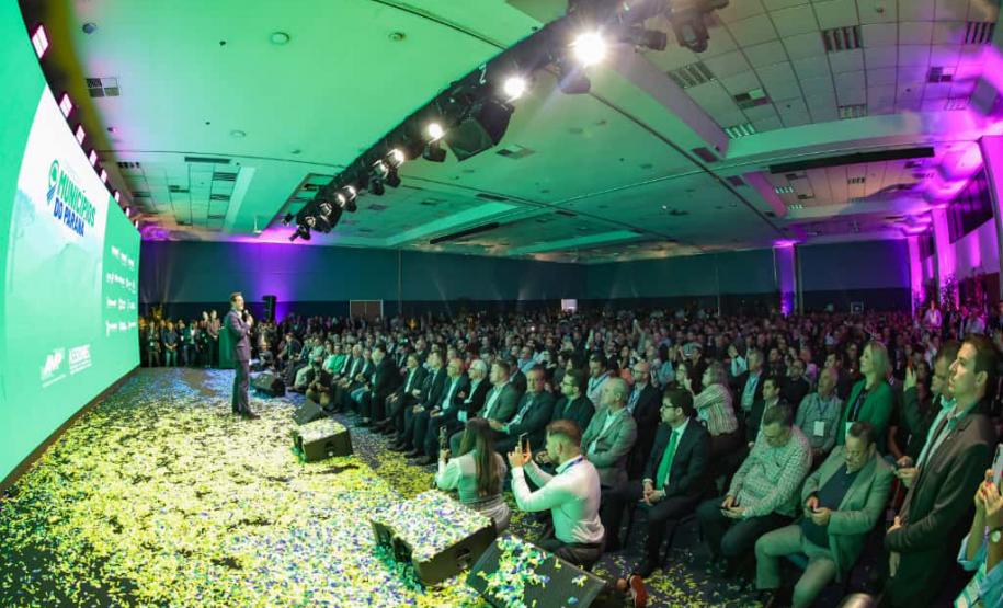 Ratinho Junior anuncia R$ 2 bilhões em recape asfáltico para cidades com até 100 mil habitantes