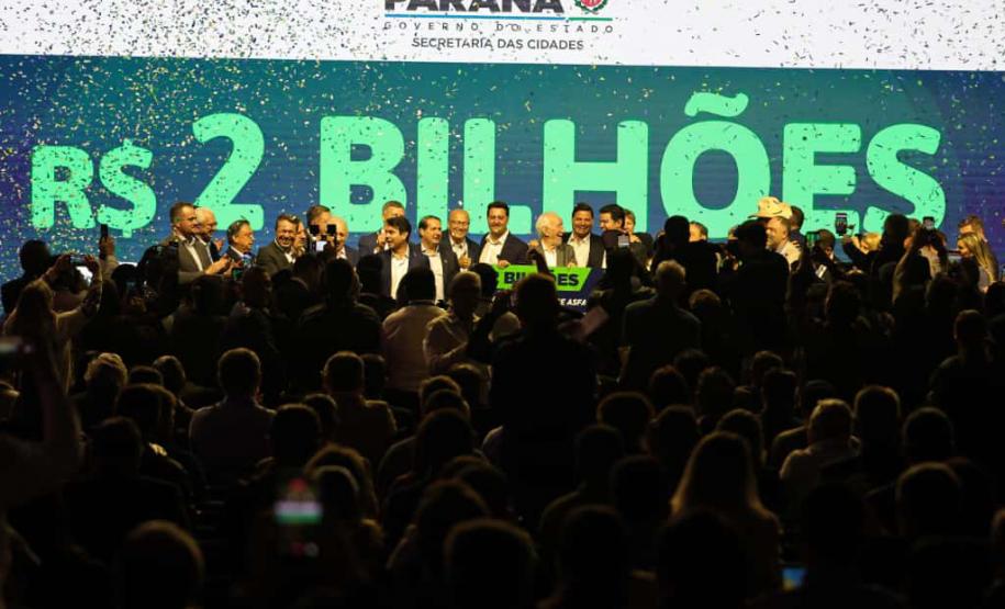 Ratinho Junior anuncia R$ 2 bilhões em recape asfáltico para cidades com até 100 mil habitantes