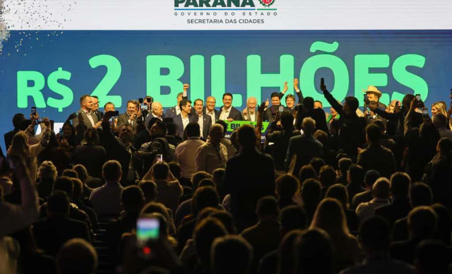 Ratinho Junior anuncia R$ 2 bilhões em recape asfáltico para cidades com até 100 mil habitantes