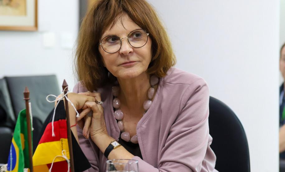 Em busca de parcerias, Paraná recebe visita da embaixadora da Alemanha no Brasil