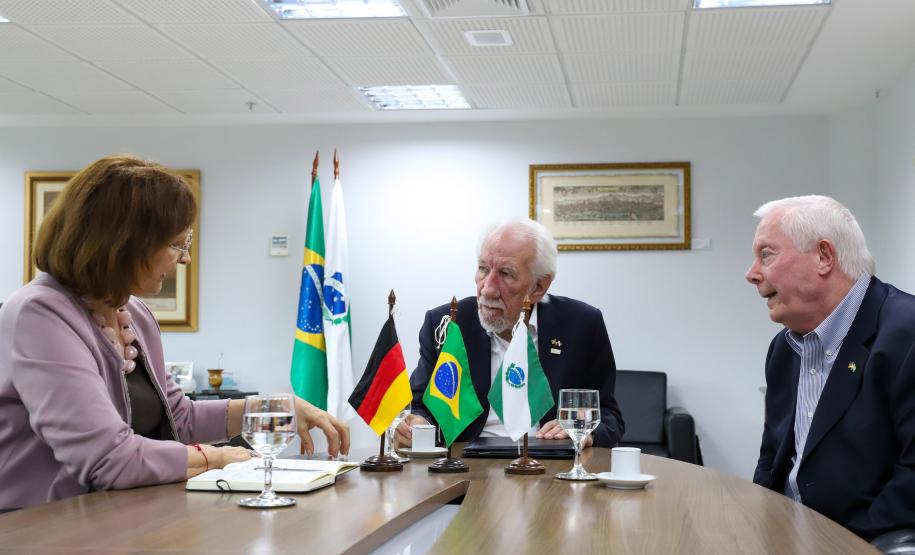 Em busca de parcerias, Paraná recebe visita da embaixadora da Alemanha no Brasil