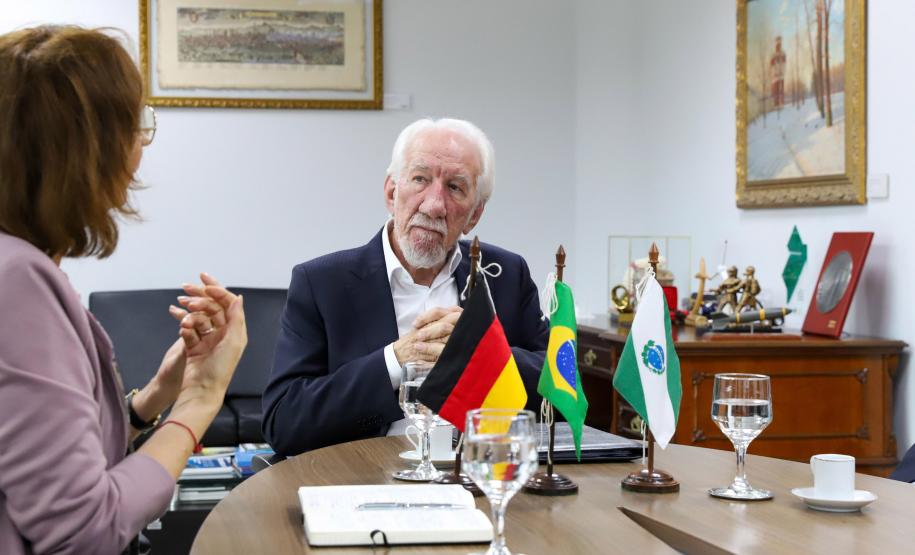 Em busca de parcerias, Paraná recebe visita da embaixadora da Alemanha no Brasil