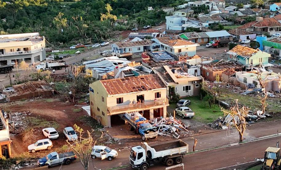Governador anuncia R$ 533 milhões para construção de casas em 324 municípios
