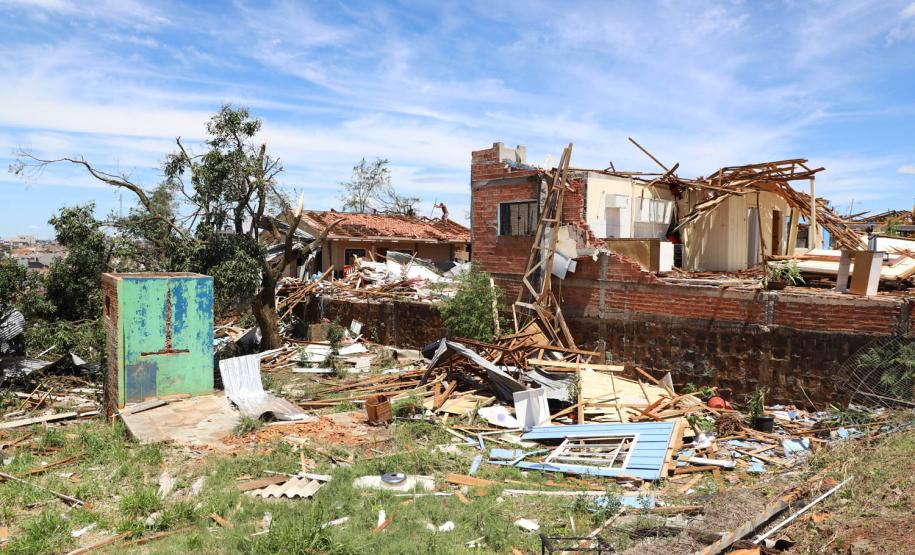 Governador anuncia R$ 533 milhões para construção de casas em 324 municípios