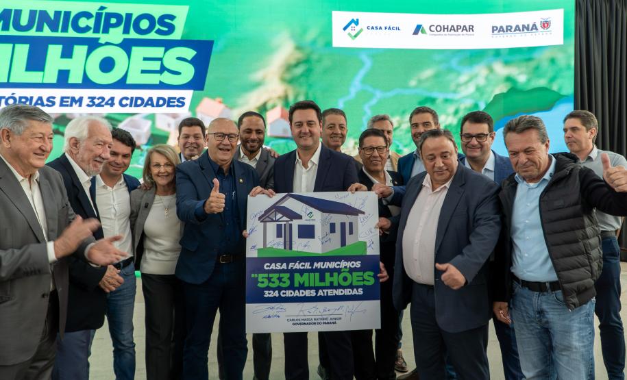 Governador anuncia R$ 533 milhões para construção de casas em 324 municípios