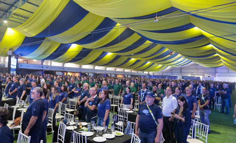 Ratinho Junior recebe Troféu Ocepar por contribuição ao cooperativismo paranaense