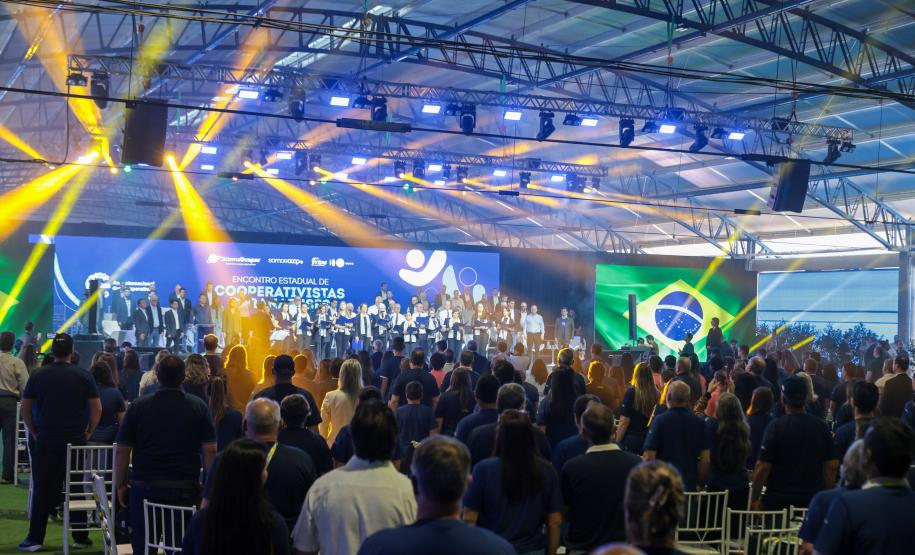 Ratinho Junior recebe Troféu Ocepar por contribuição ao cooperativismo paranaense