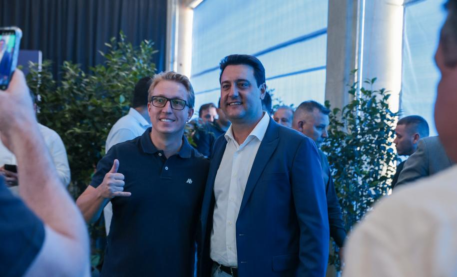 Ratinho Junior recebe Troféu Ocepar por contribuição ao cooperativismo paranaense