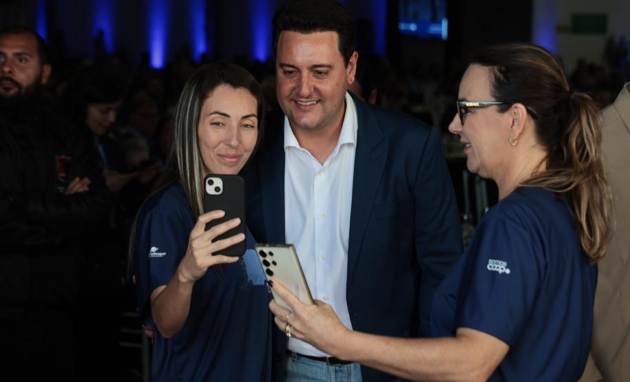 Ratinho Junior recebe Troféu Ocepar por contribuição ao cooperativismo paranaense