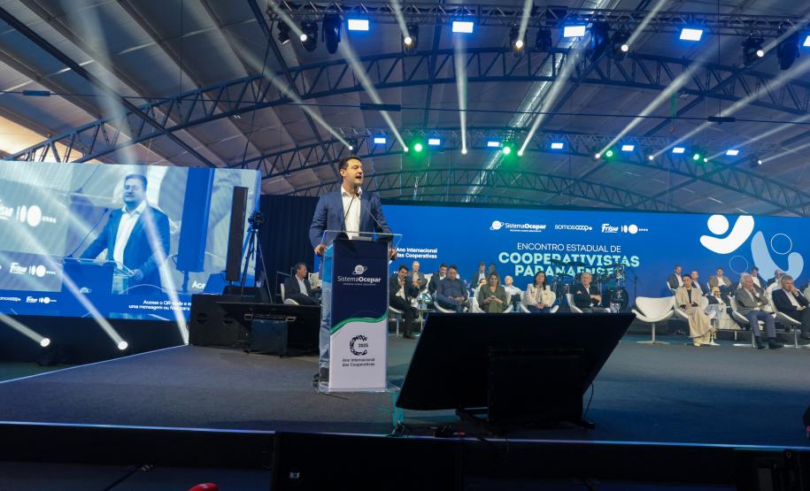 Ratinho Junior recebe Troféu Ocepar por contribuição ao cooperativismo paranaense
