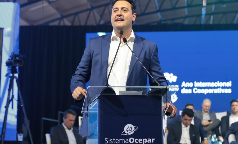 Ratinho Junior recebe Troféu Ocepar por contribuição ao cooperativismo paranaense