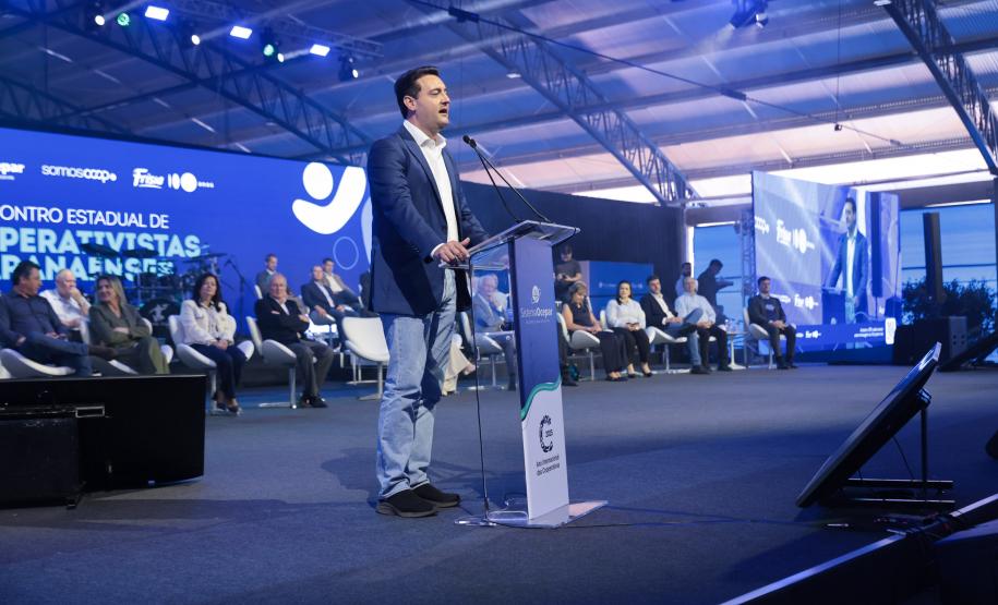 Ratinho Junior recebe Troféu Ocepar por contribuição ao cooperativismo paranaense