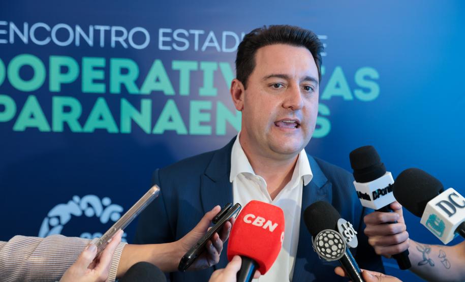 Ratinho Junior recebe Troféu Ocepar por contribuição ao cooperativismo paranaense