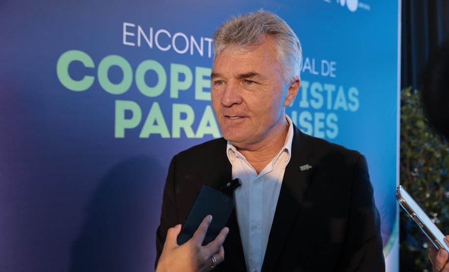 Ratinho Junior recebe Troféu Ocepar por contribuição ao cooperativismo paranaense