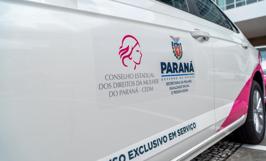 Paraná entrega 40 ônibus e 82 carros para reforçar cuidado às mulheres e pessoas idosas