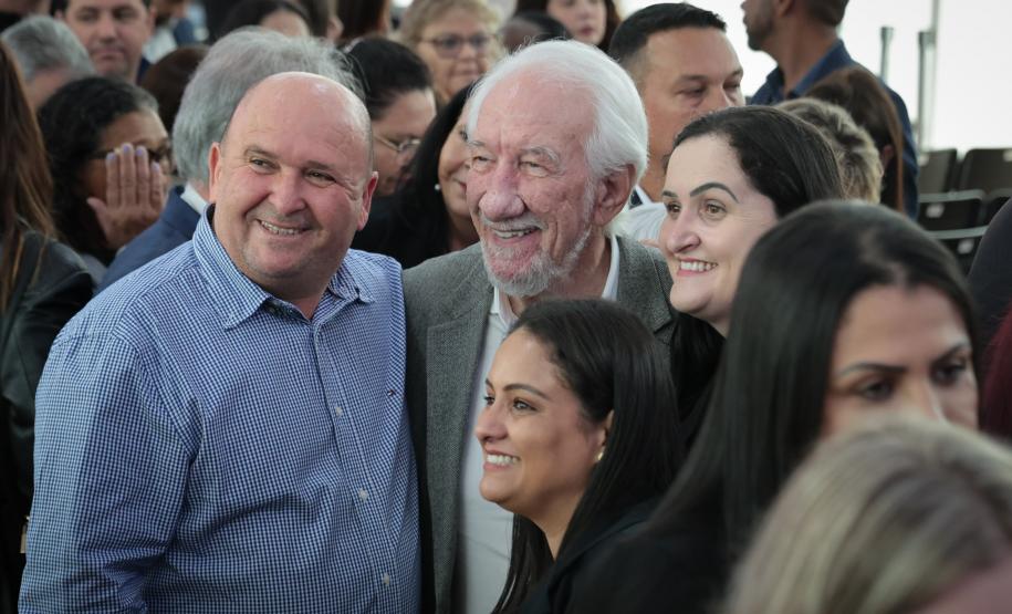 Paraná entrega 40 ônibus e 82 carros para reforçar cuidado às mulheres e pessoas idosas