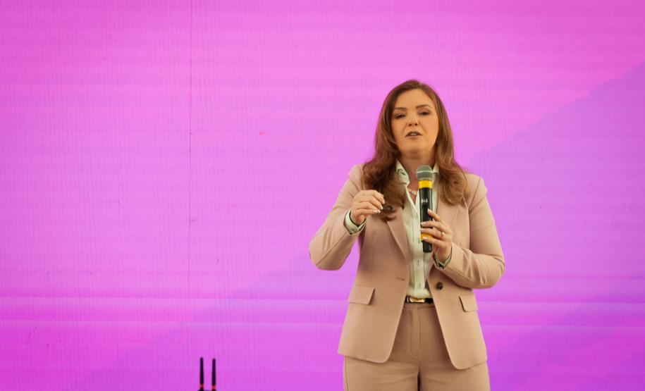 Estado lança programa Paraná Amigo da Pessoa Idosa e oficializa Bolsa Cuidador