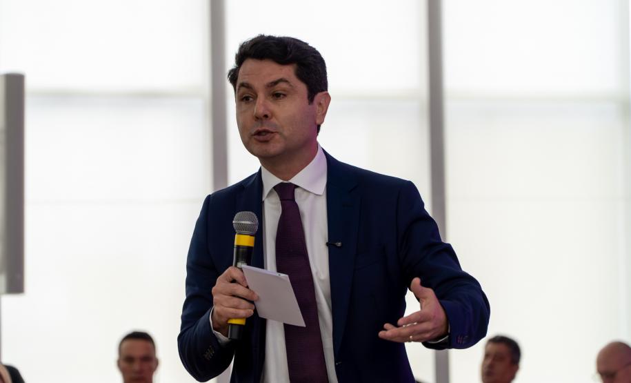 Estado lança programa Paraná Amigo da Pessoa Idosa e oficializa Bolsa Cuidador