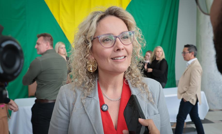 Estado lança programa Paraná Amigo da Pessoa Idosa e oficializa Bolsa Cuidador