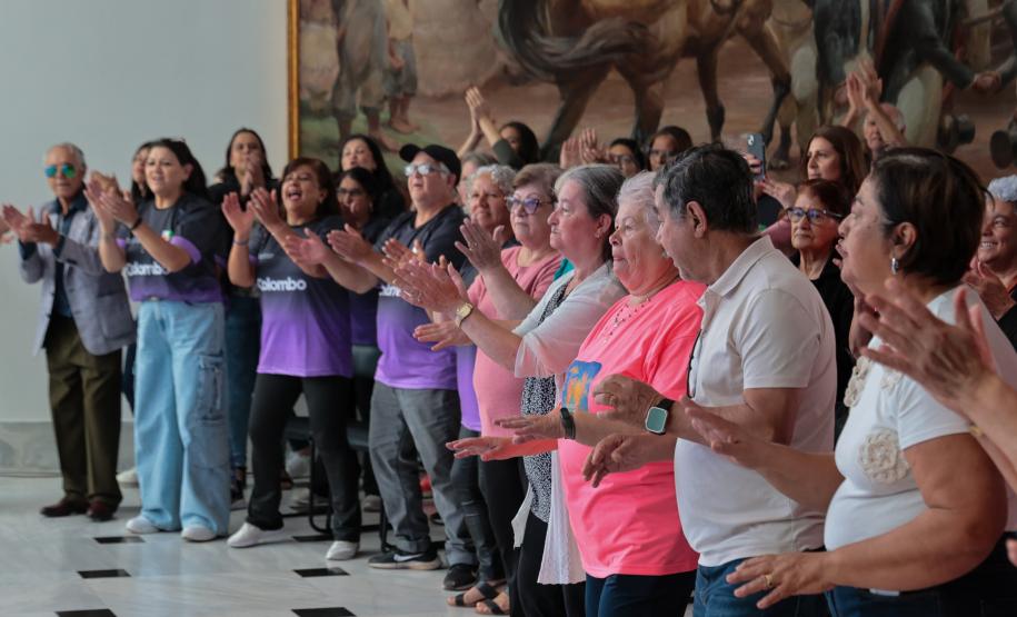 Estado lança programa Paraná Amigo da Pessoa Idosa e oficializa Bolsa Cuidador