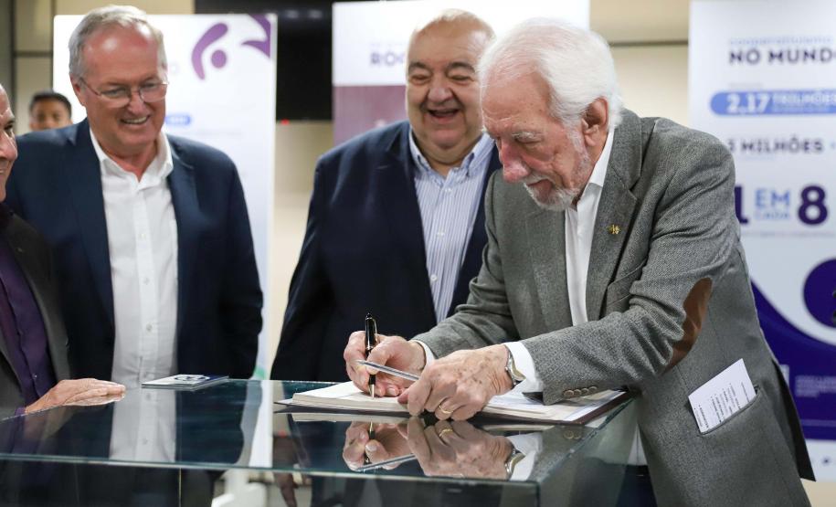 Arquivo Público do Paraná inaugura exposição valorizando a história do cooperativismo