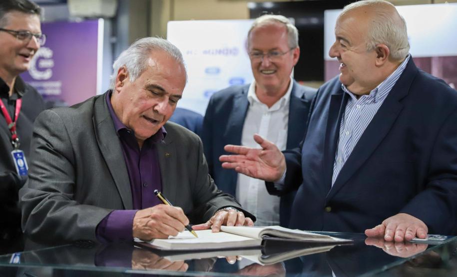 Arquivo Público do Paraná inaugura exposição valorizando a história do cooperativismo