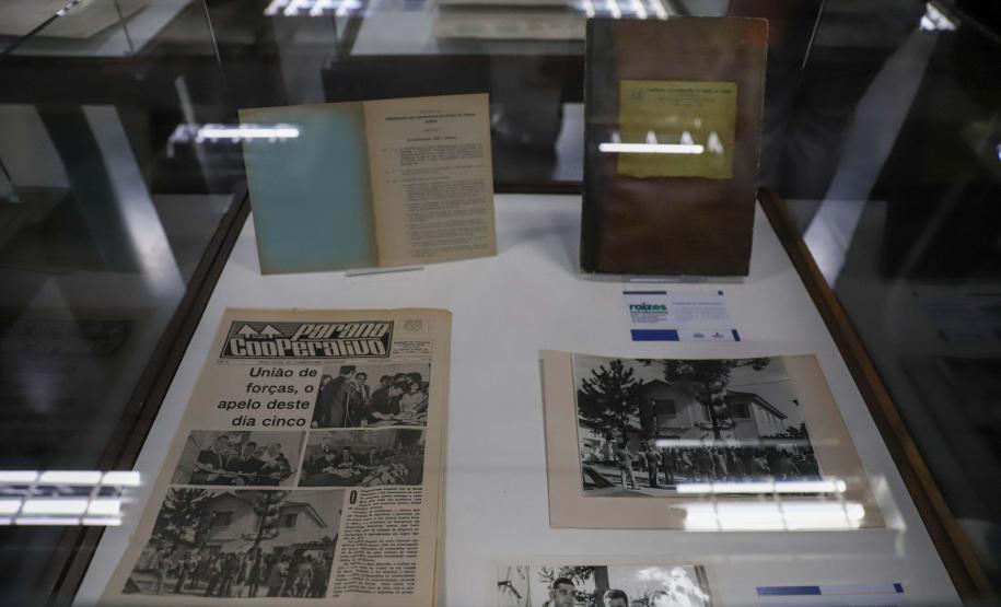 Arquivo Público do Paraná inaugura exposição valorizando a história do cooperativismo