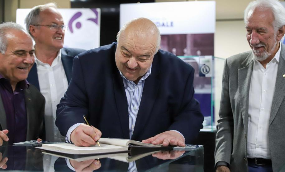 Arquivo Público do Paraná inaugura exposição valorizando a história do cooperativismo