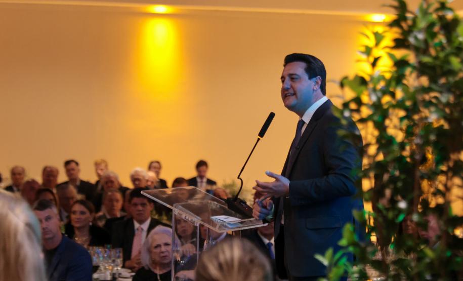 Governador Ratinho Junior recebe Troféu Guerreiro do Movimento Pró-Paraná