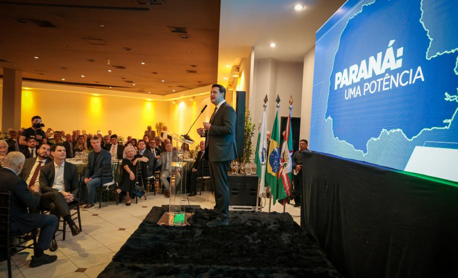 Governador Ratinho Junior recebe Troféu Guerreiro do Movimento Pró-Paraná