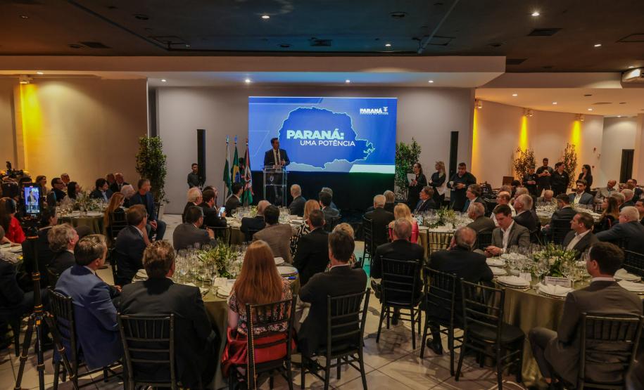 Governador Ratinho Junior recebe Troféu Guerreiro do Movimento Pró-Paraná