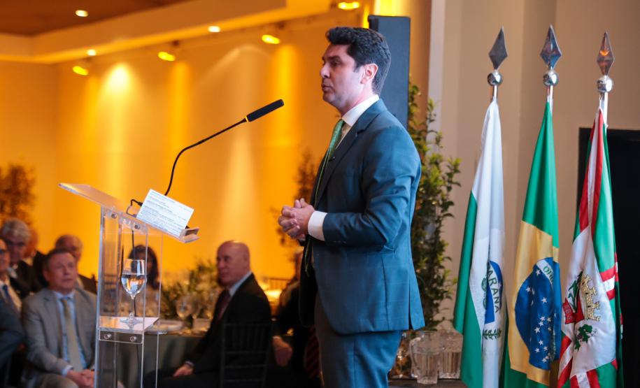 Governador Ratinho Junior recebe Troféu Guerreiro do Movimento Pró-Paraná