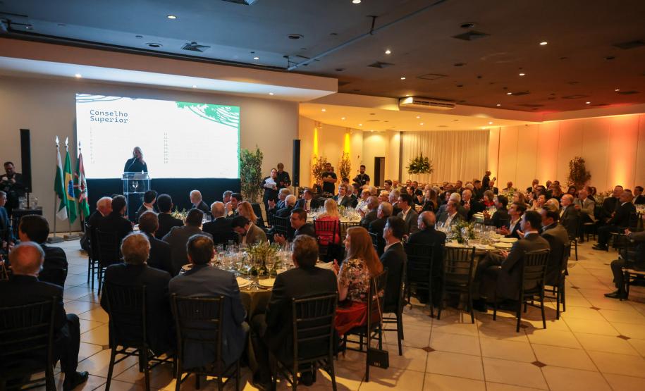 Governador Ratinho Junior recebe Troféu Guerreiro do Movimento Pró-Paraná