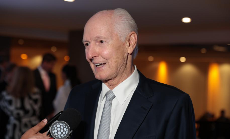 Governador Ratinho Junior recebe Troféu Guerreiro do Movimento Pró-Paraná