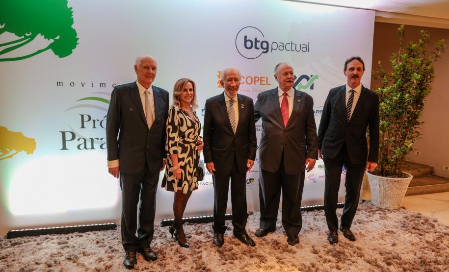 Governador Ratinho Junior recebe Troféu Guerreiro do Movimento Pró-Paraná