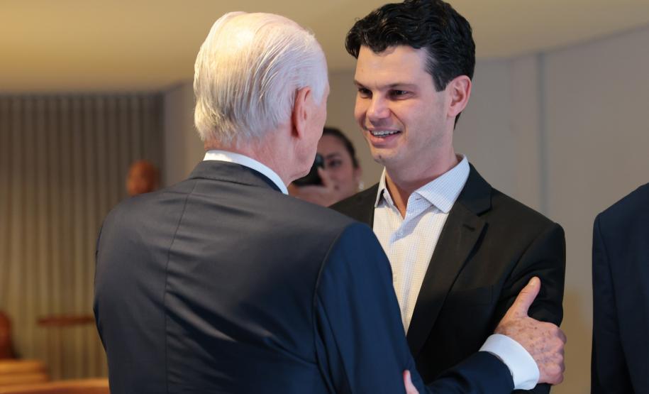 Governador Ratinho Junior recebe Troféu Guerreiro do Movimento Pró-Paraná