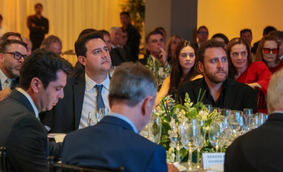 Governador Ratinho Junior recebe Troféu Guerreiro do Movimento Pró-Paraná