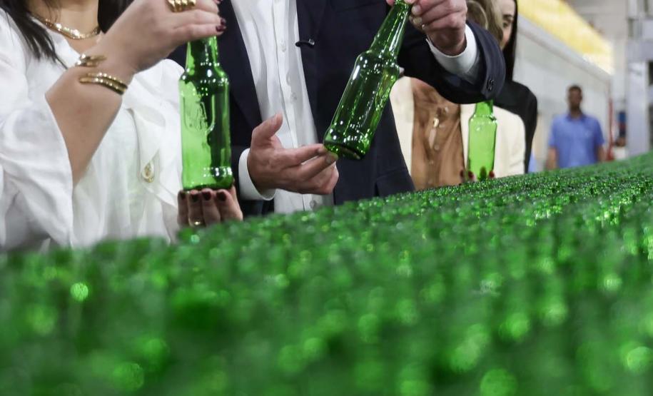 Com R$ 1 bilhão da Ambev, Paraná vai concentrar produção de garrafas para todo o Brasil
