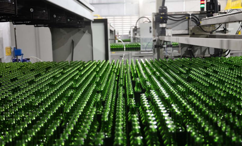 Com R$ 1 bilhão da Ambev, Paraná vai concentrar produção de garrafas para todo o Brasil