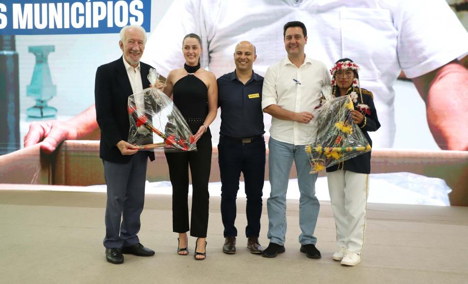 Estado entrega instrumentos musicais a 90 cidades e libera R$ 100 milhões para a cultura