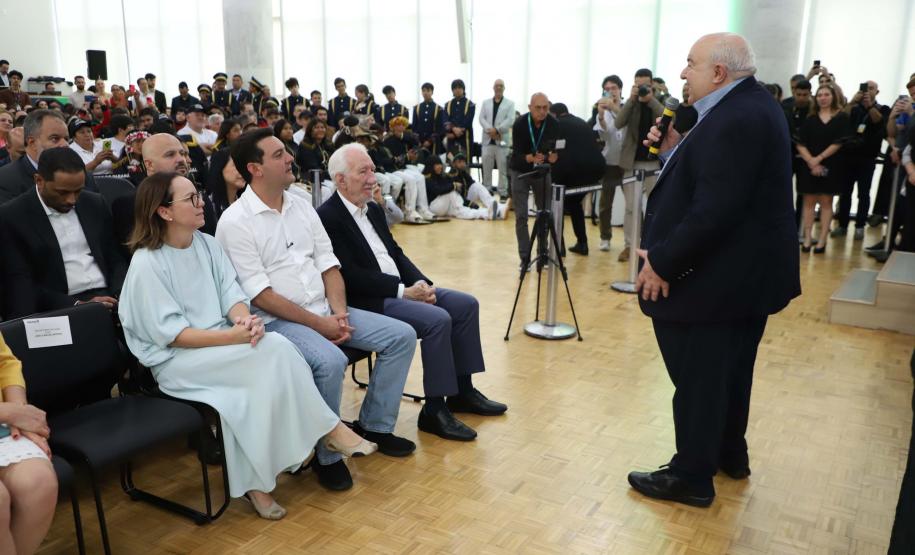 Estado entrega instrumentos musicais a 90 cidades e libera R$ 100 milhões para a cultura