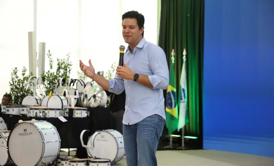 Estado entrega instrumentos musicais a 90 cidades e libera R$ 100 milhões para a cultura