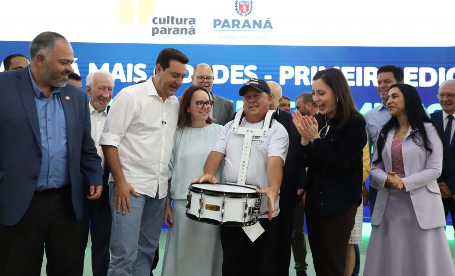 Estado entrega instrumentos musicais a 90 cidades e libera R$ 100 milhões para a cultura