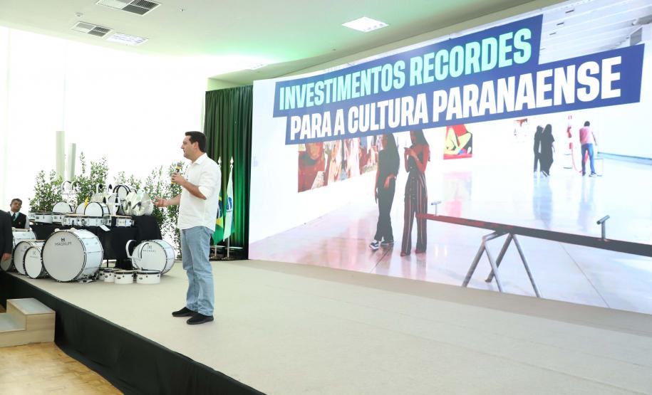 Estado entrega instrumentos musicais a 90 cidades e libera R$ 100 milhões para a cultura