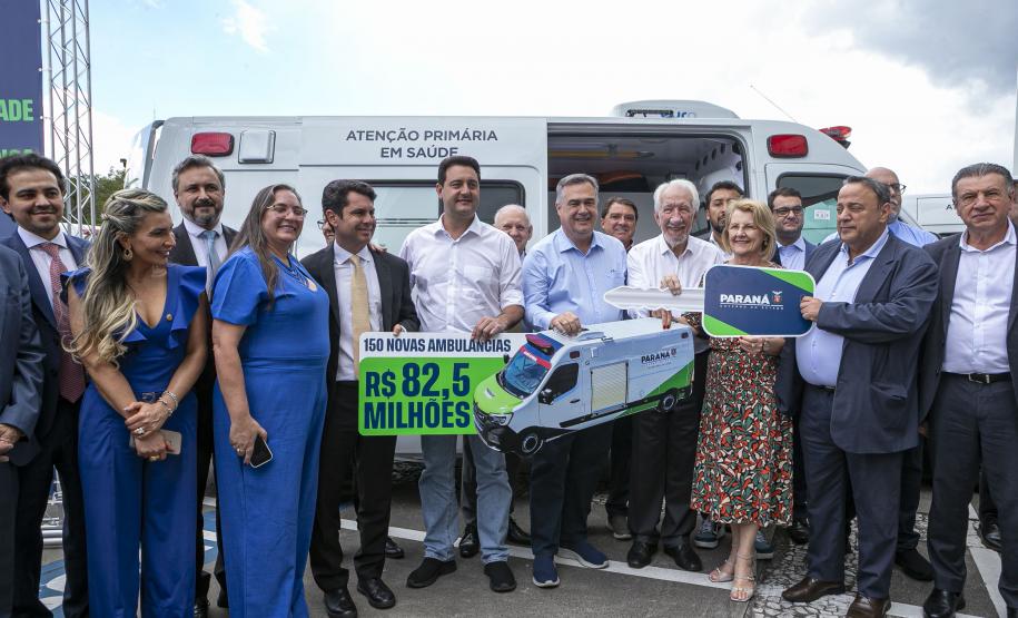 Governador entrega 150 ambulâncias com UTIs para todas as regiões do Paraná