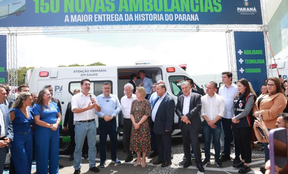 Governador entrega 150 ambulâncias com UTIs para todas as regiões do Paraná