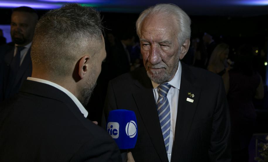 Ratinho Junior é eleito pela segunda vez personalidade do ano no prêmio TOPVIEW