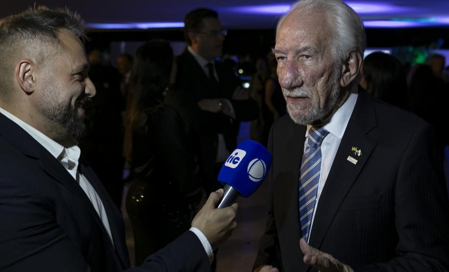 Ratinho Junior é eleito pela segunda vez personalidade do ano no prêmio TOPVIEW