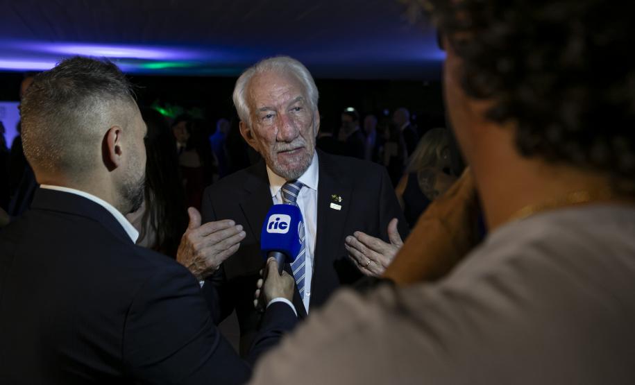 Ratinho Junior é eleito pela segunda vez personalidade do ano no prêmio TOPVIEW